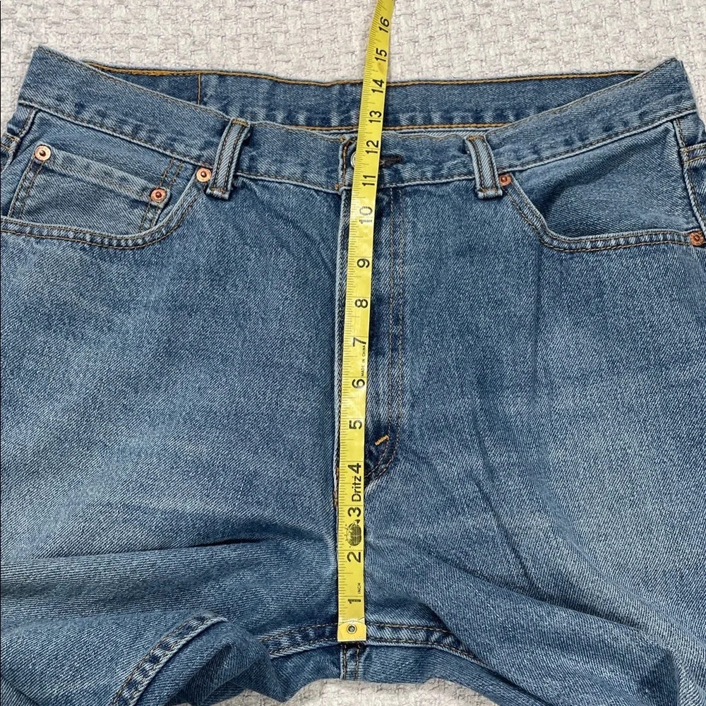Levis 550 Relaxed Fit Tapered Vintage 2002 Mens Size 36x32 Women’s Unisex